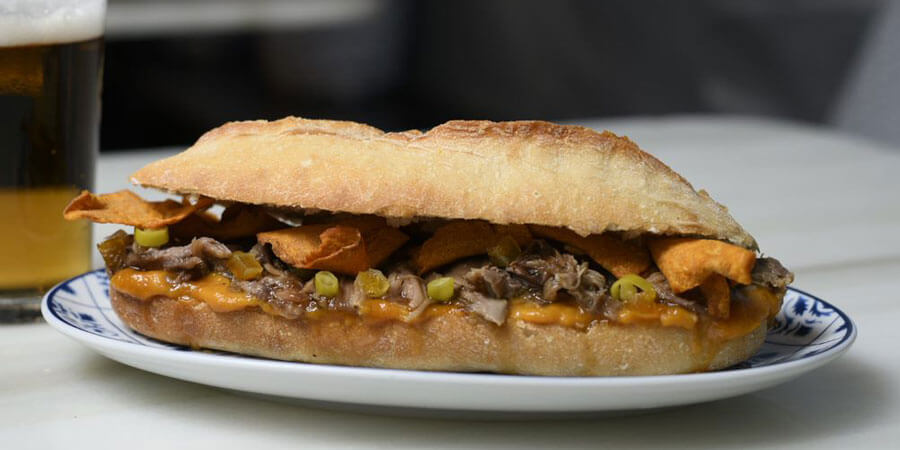 Los 10 mejores bares de València donde disfrutar de un bocadillo “Paquito”.