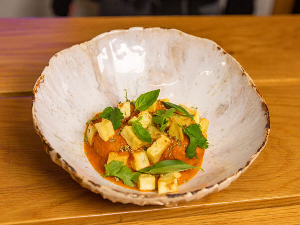 Receta de Albóndigas de Cordero al Curry Rojo y Patatas Fritas
