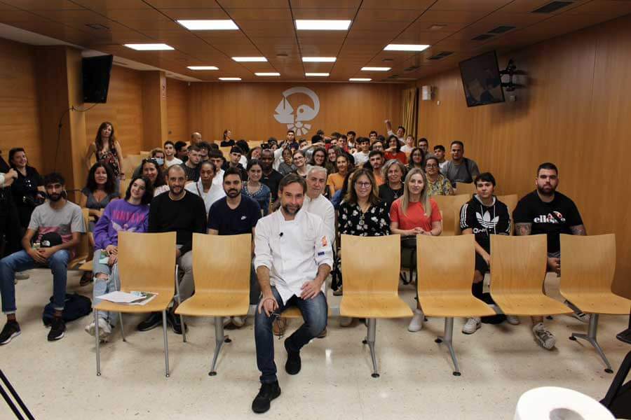 INTEROVIC muestra al sector hostelero la versatilidad de la carne de cordero en unas jornadas formativas a cargo del estrella Michelin Miguel Ángel de la Cruz